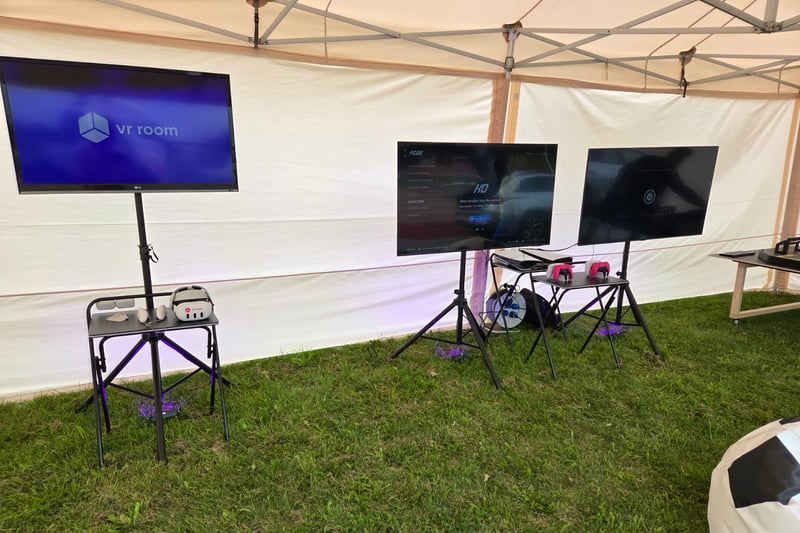 Spēļu un atrakciju noma pasākumiem — VR Kids, golfs un spēļu stacijas